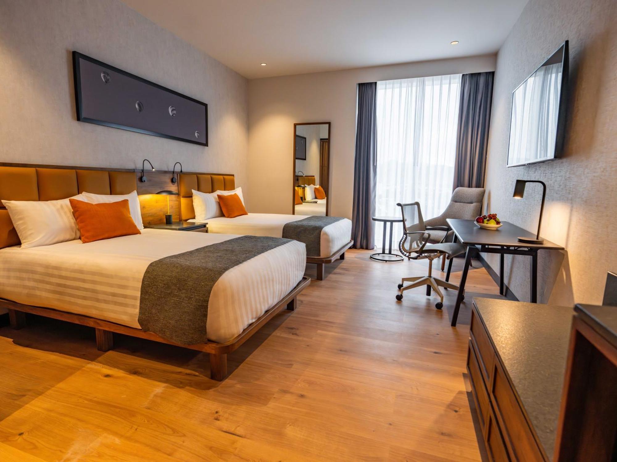 Galeria Plaza Leon Hotel Екстериор снимка
