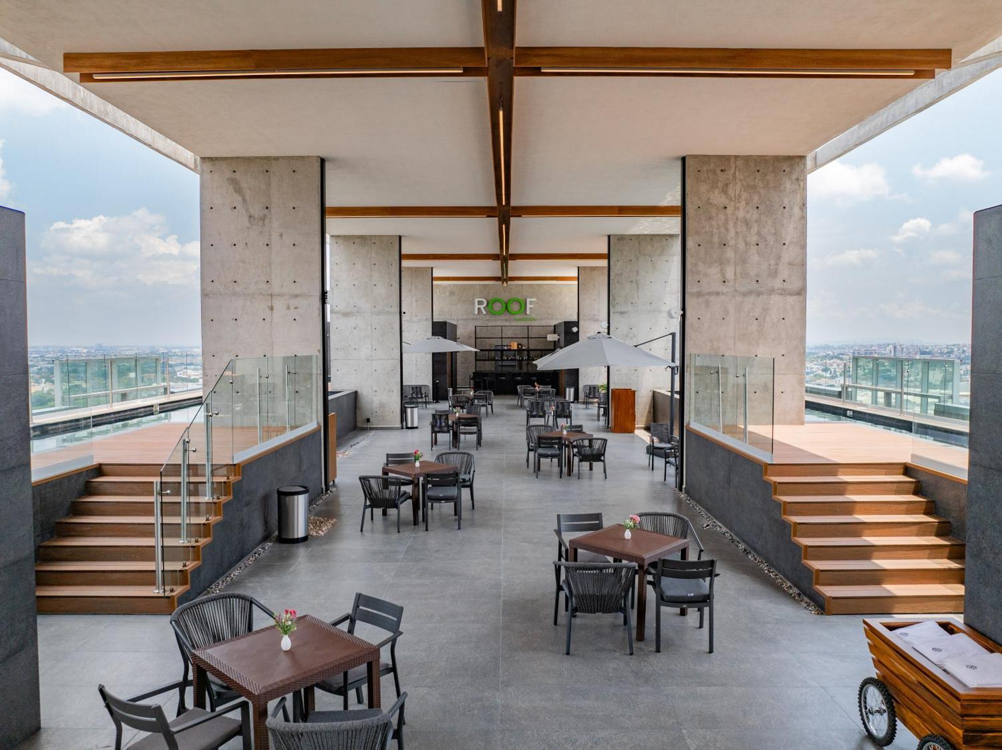 Galeria Plaza Leon Hotel Екстериор снимка
